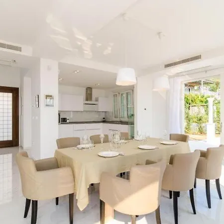 Orlando - Five Bedroom With Swimming Pool And Sea View Villa