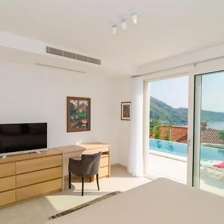 Orlando - Five Bedroom With Swimming Pool And Sea View Villa Mlini