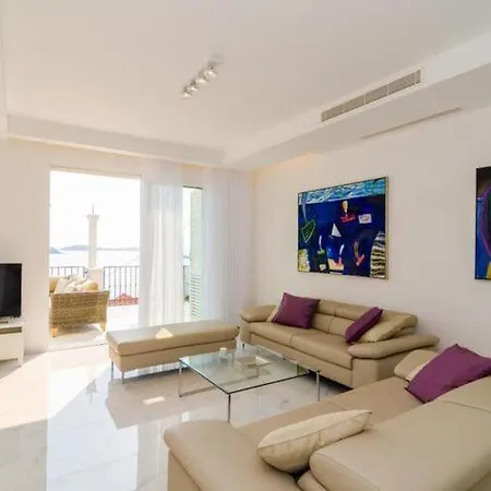 Villa Orlando - Five Bedroom With Swimming Pool And Sea View