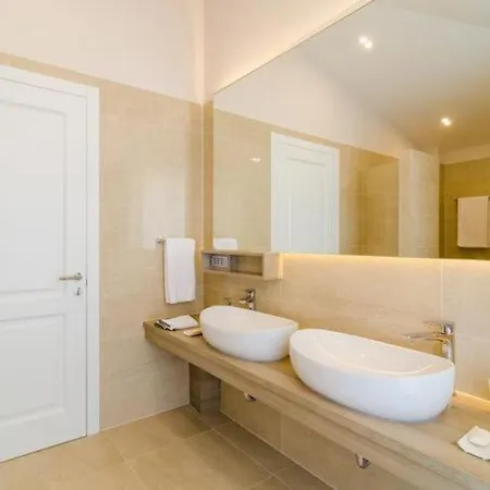 Orlando - Five Bedroom With Swimming Pool And Sea View Mlini